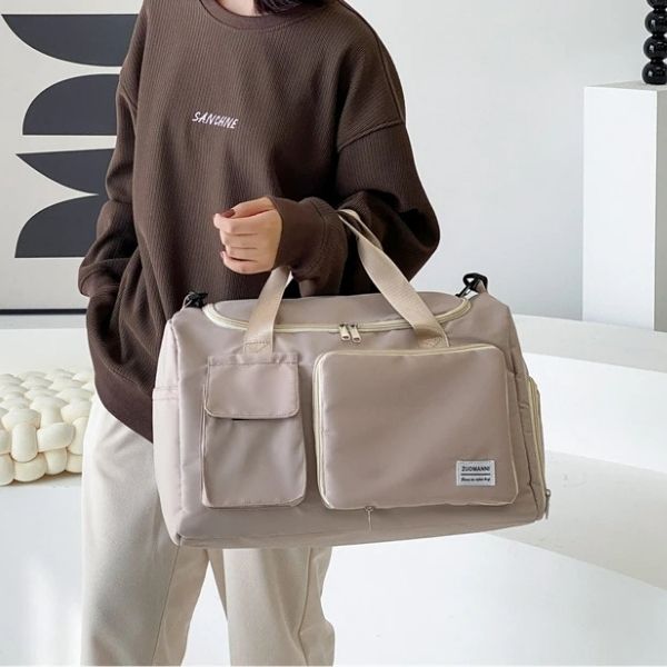 sac de voyage femme - sac de voyage - sac de voyage bandoulière - sac de voyage femme bandoulière - sac de voyage avec compartiment chaussures - sac bandoulière - sac de voyage cabine - sac de voyage avion - sac bagages à main - VoyagerZen -