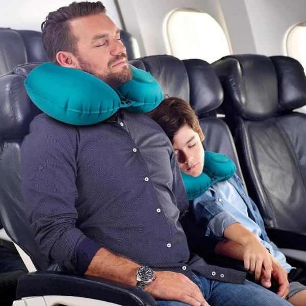 coussin de voyage - coussin pour avion - coussin pour train - coussin pour voiture - coussin pour bureau - coussin à mémoire de forme - coussin de voyage mémoire de forme - VoyagerZen - coussin de voyage en forme de U - coussin cervical voyage - coussin cou voyage - coussin de voyage gonflable -