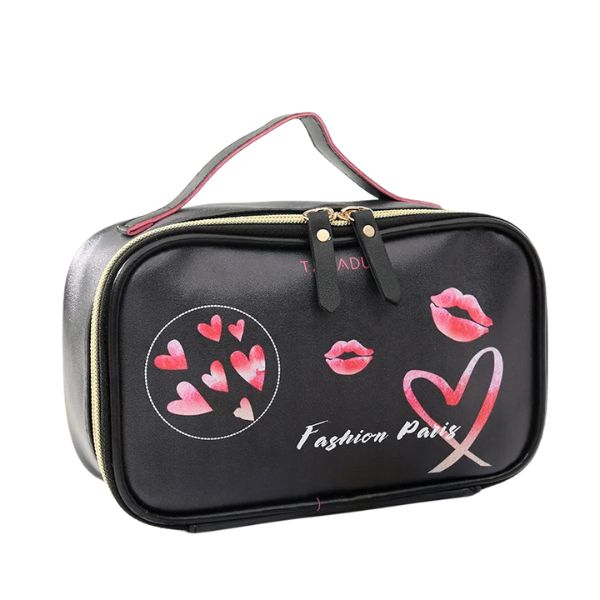 trousse de toilette - trousse de toilette voyage - trousse de toilette femme - tousse de toilette avion - tousse de toilette cabine - trousse de toilette imperméable - trousse de maquillage cuir PU - trousse maquillage de voyage - trousse de maquillage PVC - VoyagerZen - trousse de toilette en cuir PU - trousse de toilette ado - trousse de toilette fille - trousse de maquillage ado - trousse de maquillage fille -