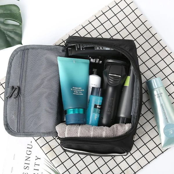 trousse de toilette - trousse de toilette de voyage - trousse de toilette voyage - trousse de toilette femme - trousse de toilette homme - tousse de toilette avion - tousse de toilette cabine - trousse de toilette imperméable - trousse de toilette coton - trousse de maquillage cuir PU - trousse maquillage de voyage - trousse de maquillage PVC - trousse kit de rasage - VoyagerZen -